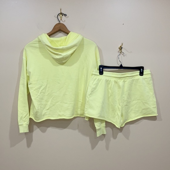 Peloton Yellow Raw Hem Lounge Set Size Medium - Picture 9 of 11